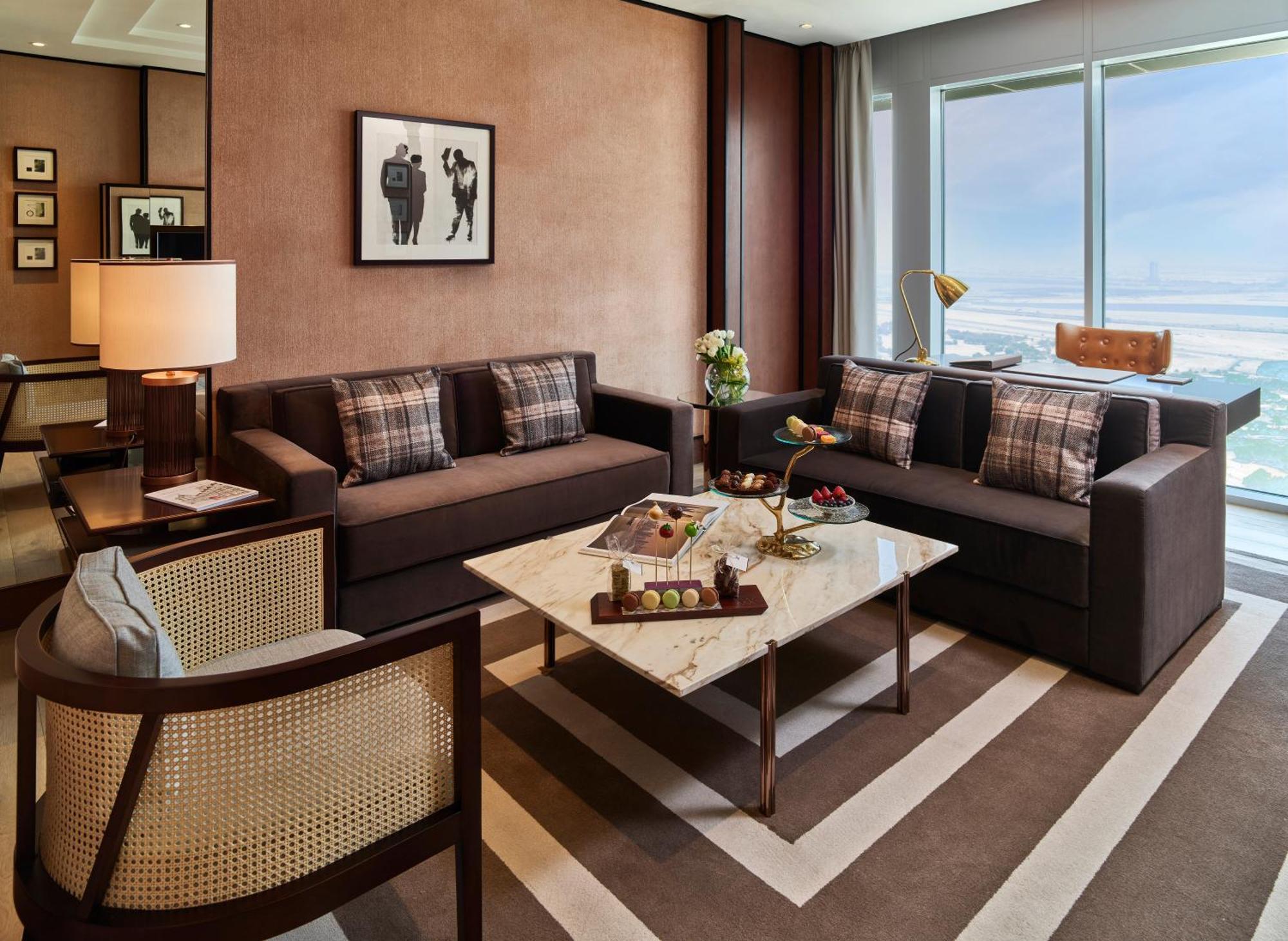 Hotel Waldorf Astoria Dubai International Financial Centre Exterior foto A living room at the Ritz-Carlton, DIFC