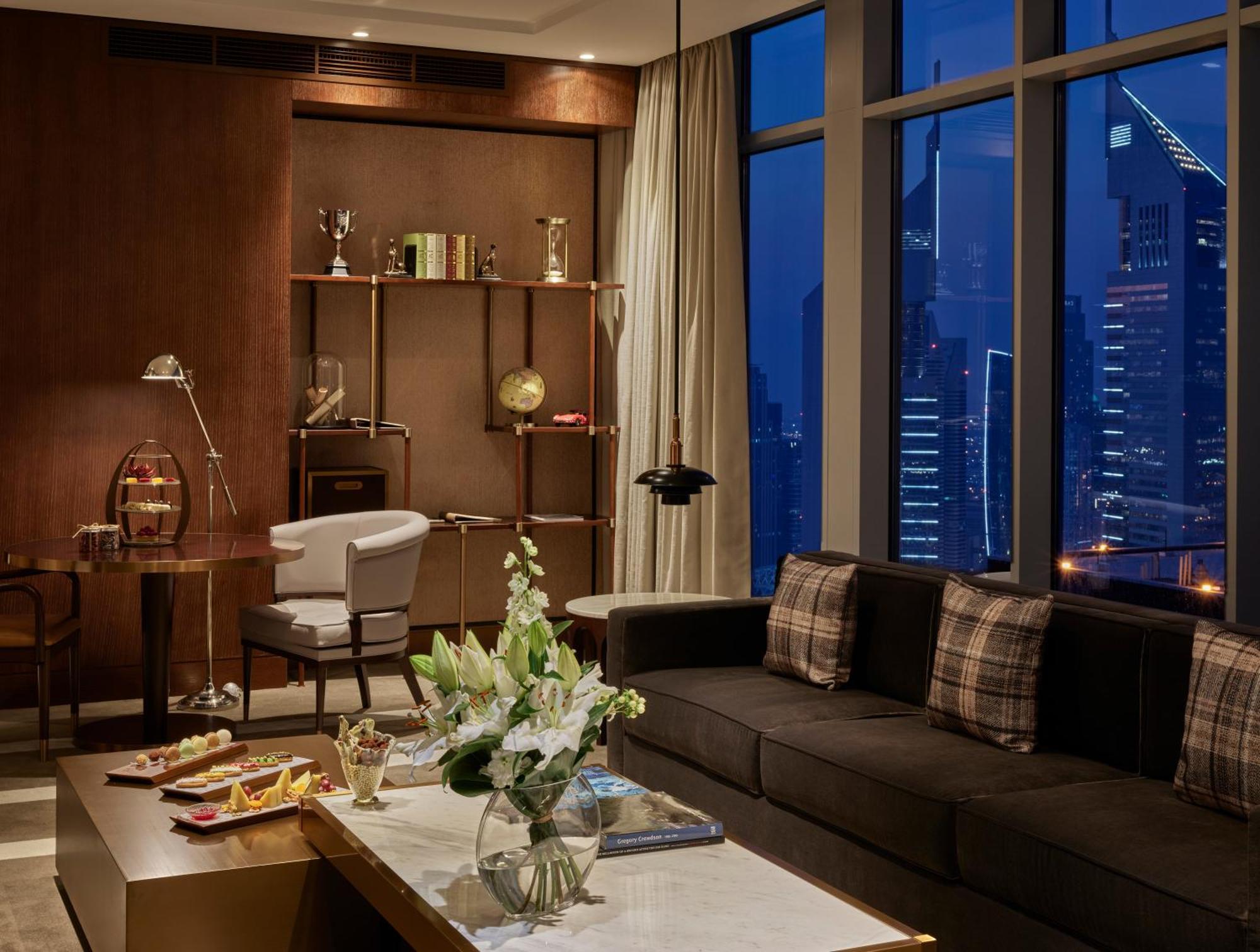 Hotel Waldorf Astoria Dubai International Financial Centre Exterior foto The living room of a suite at the Ritz-Carlton, Dubai